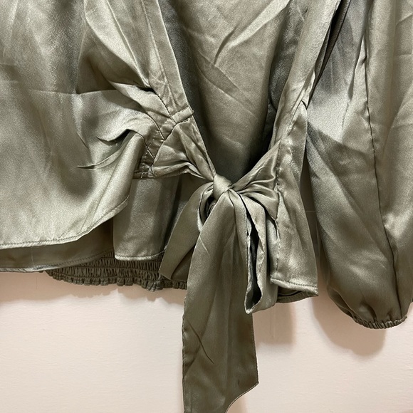 Abercrombie and Fitch Silky Crop Top - Picture 3 of 5